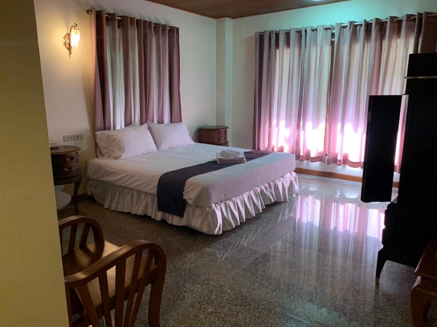 Tak Andaman Resort & Hotel Exterior foto